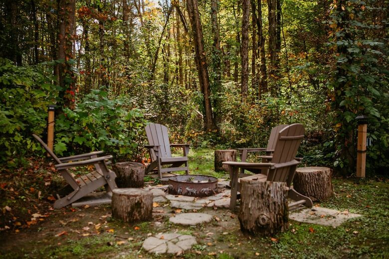 Charming 3-Bedroom Cabin Retreat in the Woods - Coboconk, Canada