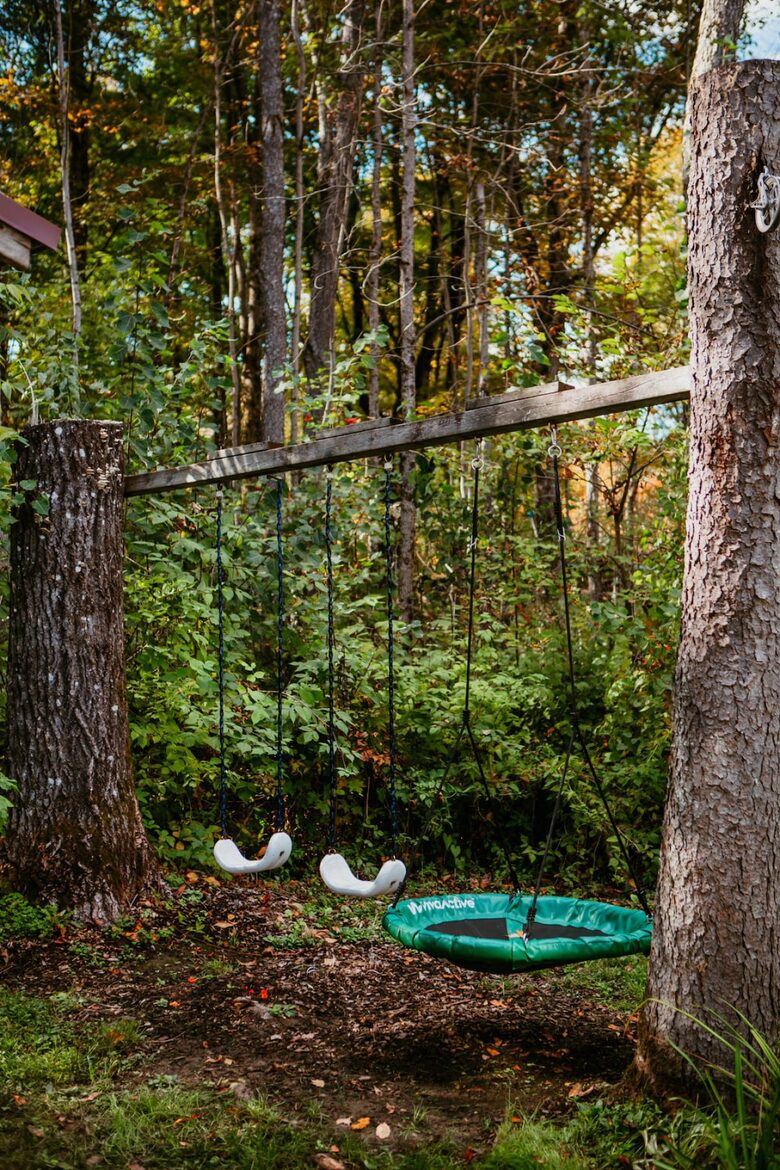 Charming 3-Bedroom Cabin Retreat in the Woods - Coboconk, Canada
