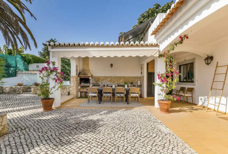 Stylish 5-Bedroom Algarve Retreat with Pool - Lagos, Portugal