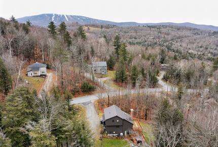 Cozy Mountain Escape with Hot Tub & Prime Access - Winhall, Vermont