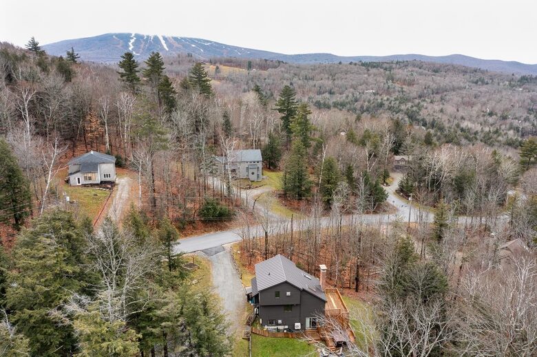 Cozy Mountain Escape with Hot Tub & Prime Access - Winhall, Vermont