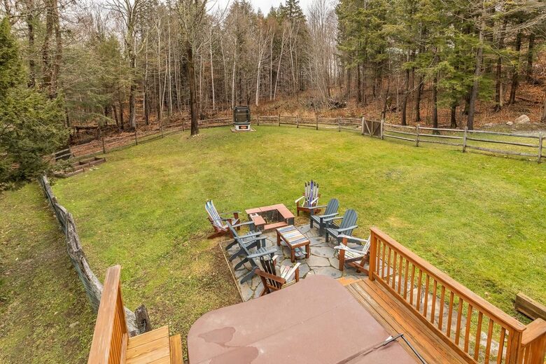 Cozy Mountain Escape with Hot Tub & Prime Access - Winhall, Vermont