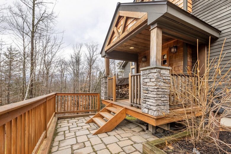 Cozy Mountain Escape with Hot Tub & Prime Access - Winhall, Vermont