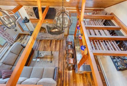 Cozy Mountain Escape with Hot Tub & Prime Access - Winhall, Vermont