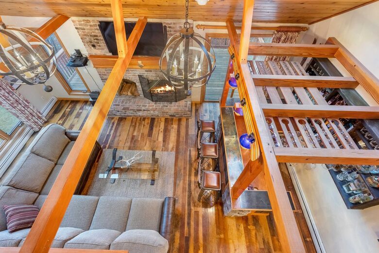 Cozy Mountain Escape with Hot Tub & Prime Access - Winhall, Vermont