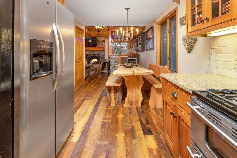 Cozy Mountain Escape with Hot Tub & Prime Access - Winhall, Vermont