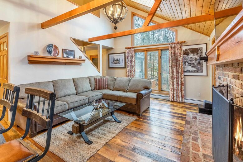 Cozy Mountain Escape with Hot Tub & Prime Access - Winhall, Vermont