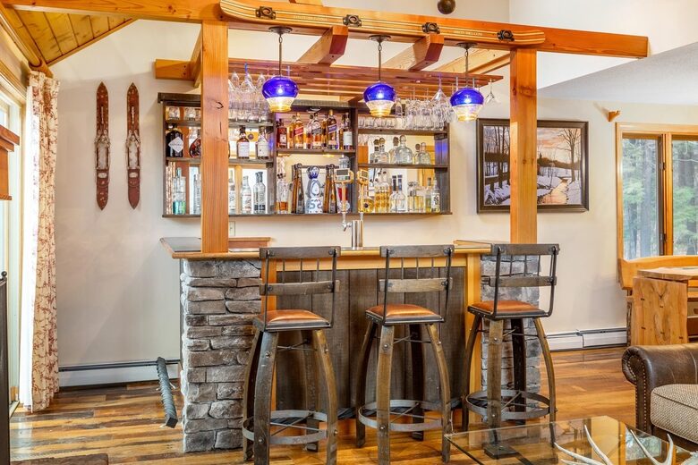 Cozy Mountain Escape with Hot Tub & Prime Access - Winhall, Vermont