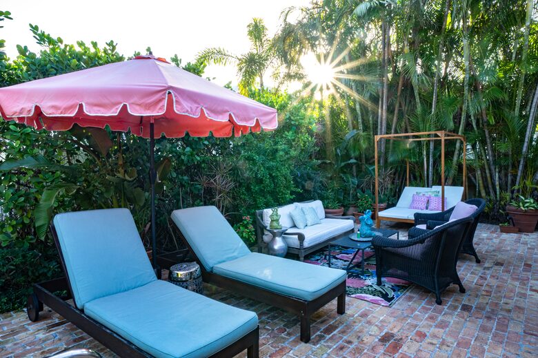 Charming Palm Beach Cottage with Pool & Private Beach Access - Palm Beach, Florida