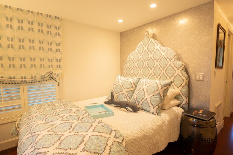 Charming Palm Beach Cottage with Pool & Private Beach Access - Palm Beach, Florida