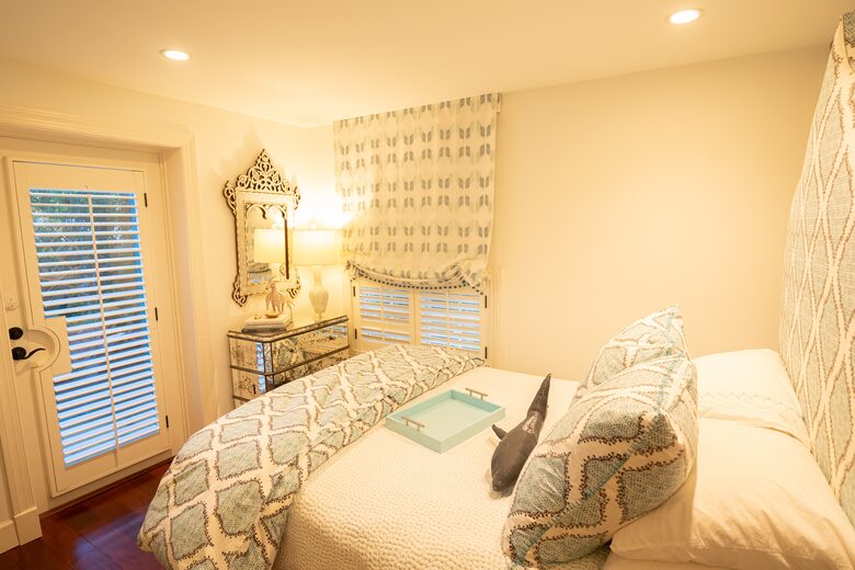 Charming Palm Beach Cottage with Pool & Private Beach Access - Palm Beach, Florida