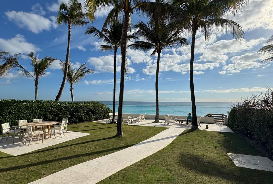 Charming Palm Beach Cottage with Pool & Private Beach Access - Palm Beach, Florida
