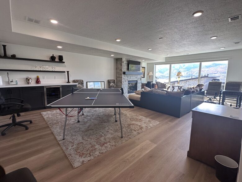 second floor living area with out side patio and HOT TUB