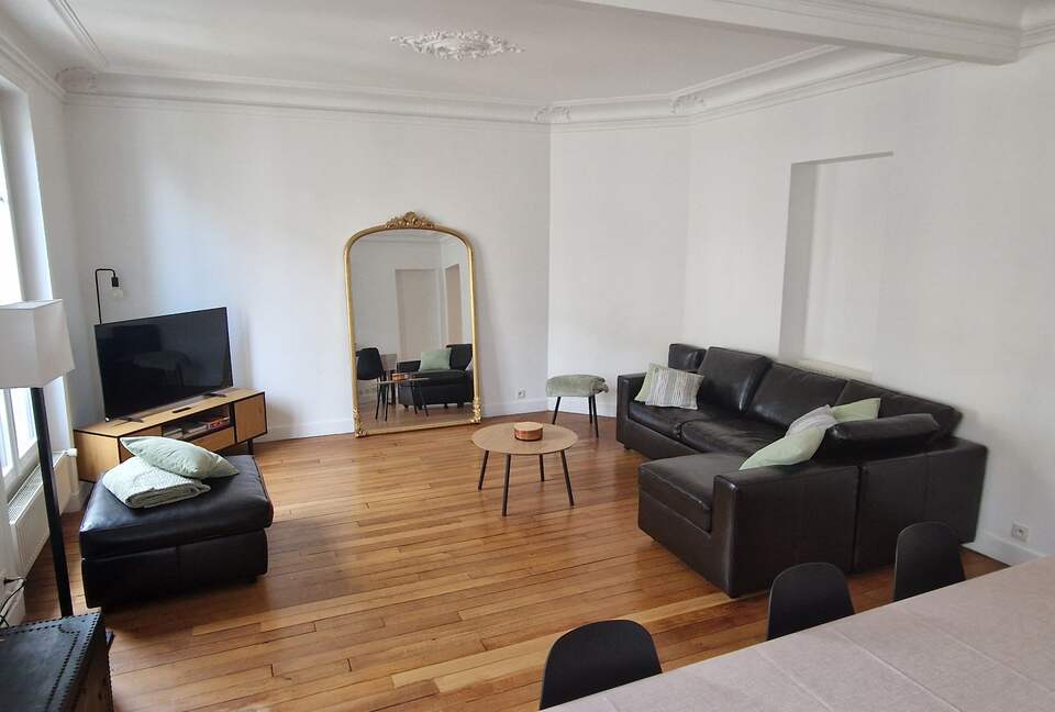 Dans 2BD Apartment - Neuilly-Sur-Seine, Paris, France