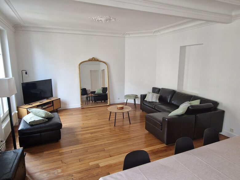 Dans 2BD Apartment - Neuilly-Sur-Seine, Paris, France