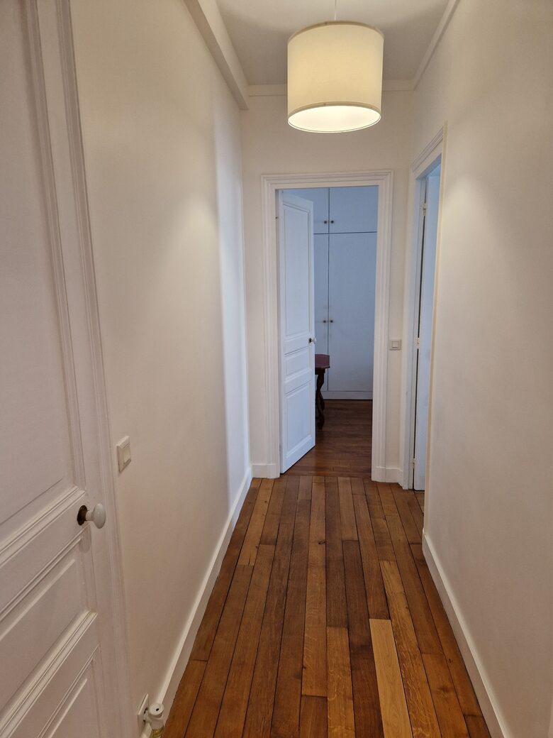 Dans 2BD Apartment - Neuilly-Sur-Seine, Paris, France