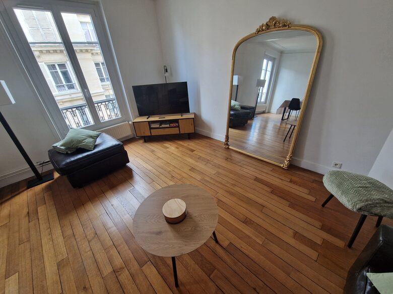 Dans 2BD Apartment - Neuilly-Sur-Seine, Paris, France