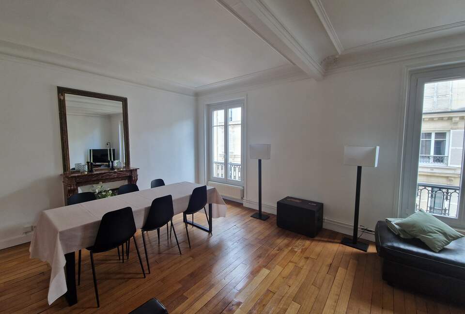 Dans 2BD Apartment - Neuilly-Sur-Seine, Paris, France