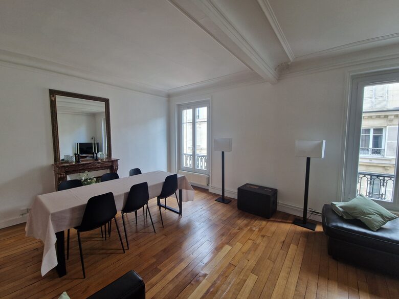 Dans 2BD Apartment - Neuilly-Sur-Seine, Paris, France
