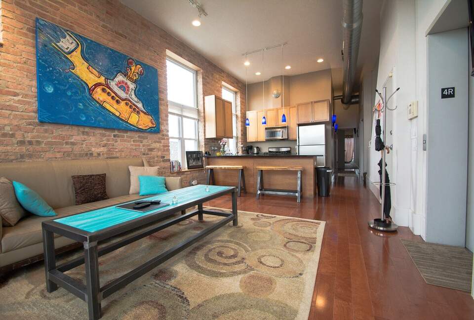 Stunning Duplex Penthouse with Skyline Views in Wicker Park - Chicago, Illinois