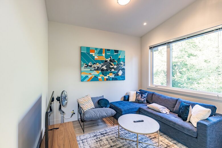 Tranquil Modern Retreat in the Sea-to-Sky Corridor - Squamish, Canada