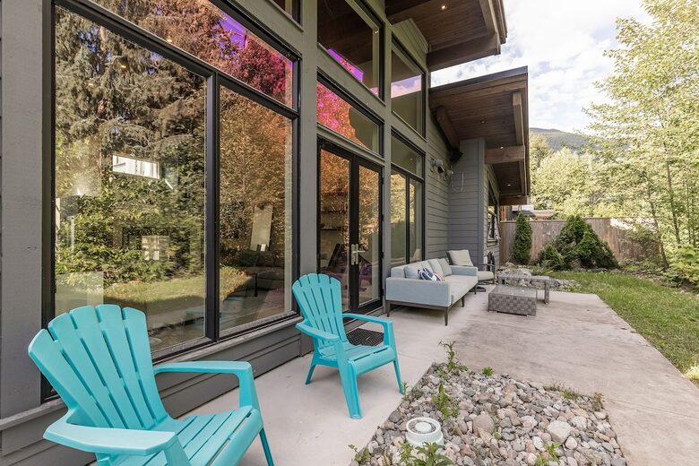 Tranquil Modern Retreat in the Sea-to-Sky Corridor - Squamish, Canada