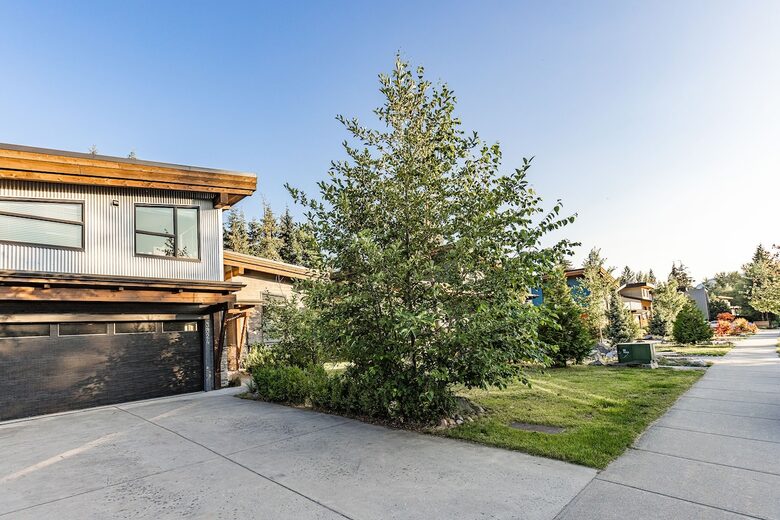 Tranquil Modern Retreat in the Sea-to-Sky Corridor - Squamish, Canada