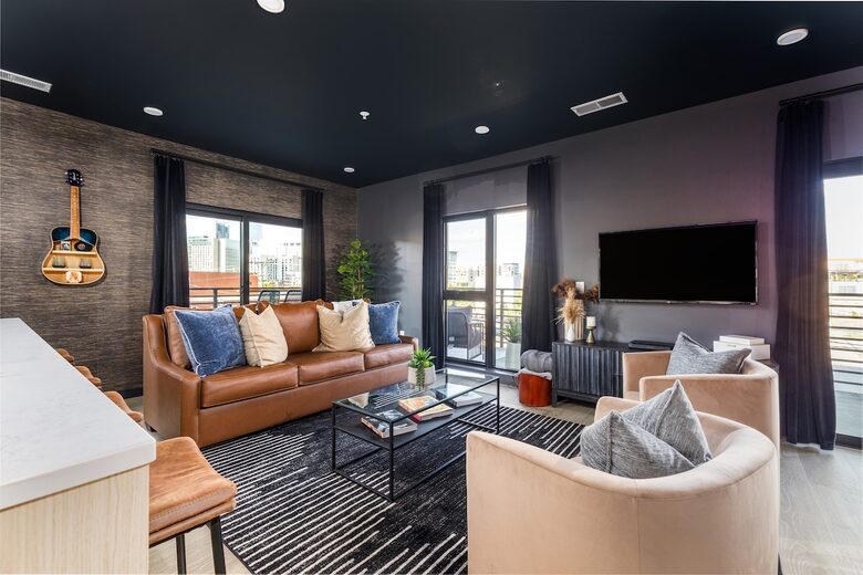 Pet Friendly | Skyline Views | Broadway | Pool - Nashville, Tennessee