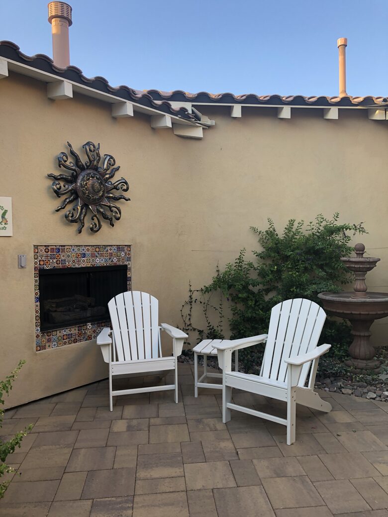 Courtyard entry, gas fireplace, sitting area, fountain