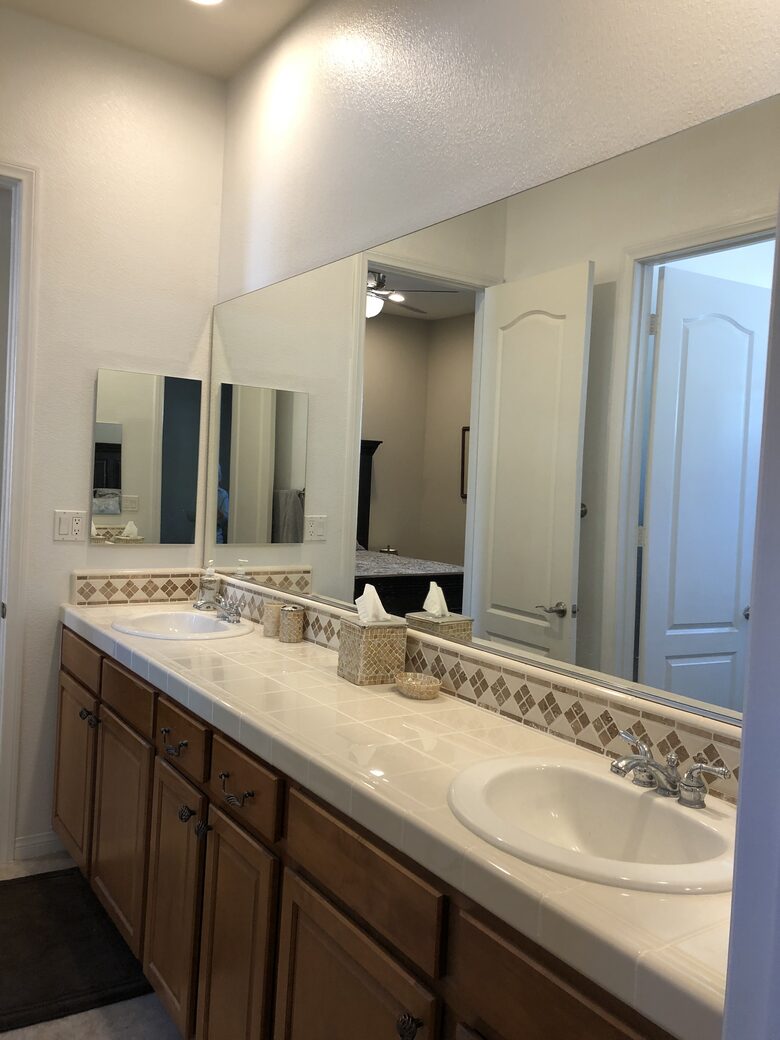 Large hallway bath attached King bedroom, twin bedroom, family suite