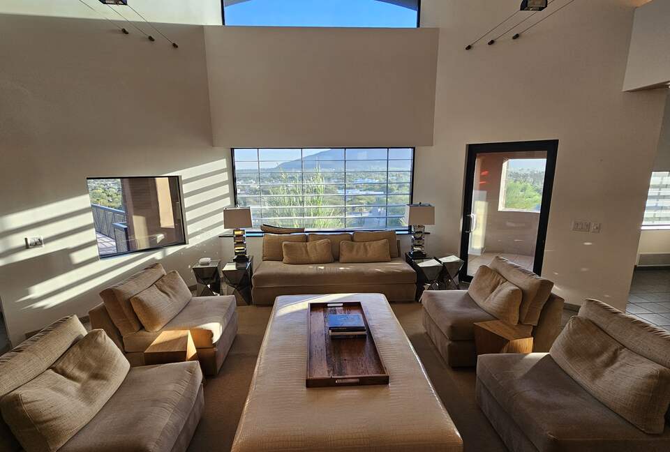 Sitting room, seating for 10
