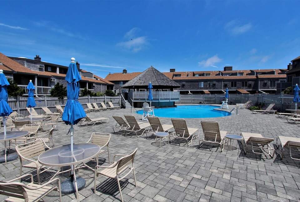 Townhouse on the Beach, Pool, Walk to Main St. - Barnstable, Massachusetts