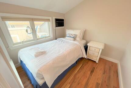 Townhouse on the Beach, Pool, Walk to Main St. - Barnstable, Massachusetts
