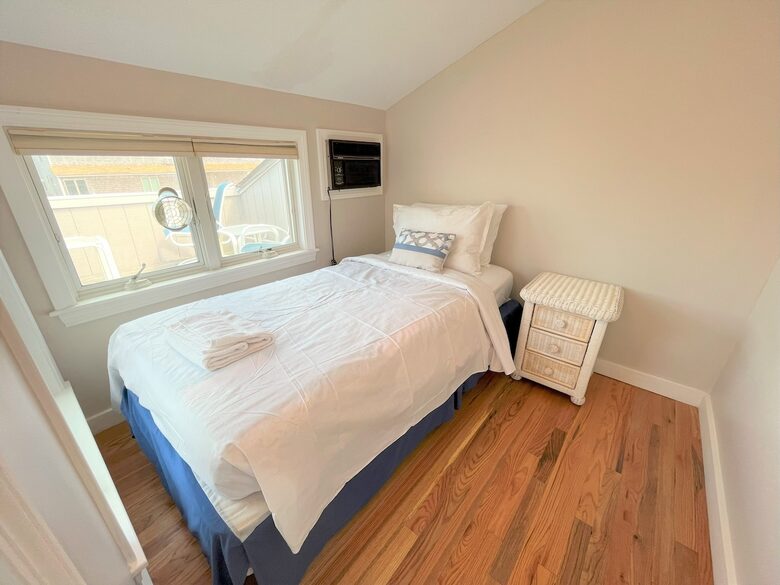 Townhouse on the Beach, Pool, Walk to Main St. - Barnstable, Massachusetts