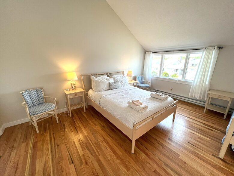 Townhouse on the Beach, Pool, Walk to Main St. - Barnstable, Massachusetts