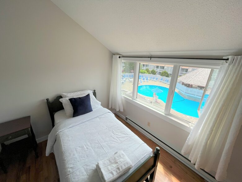 Townhouse on the Beach, Pool, Walk to Main St. - Barnstable, Massachusetts