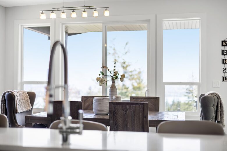 Elegant Lake-View Estate Nestled Among Mountains and Vineyards - West Kelowna, Canada