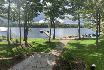 Lakehouse Retreat - Wellington, Halifax, Canada