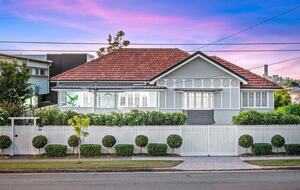 Stunning and Modern House with Amazing City Views - Brisbane, Australia