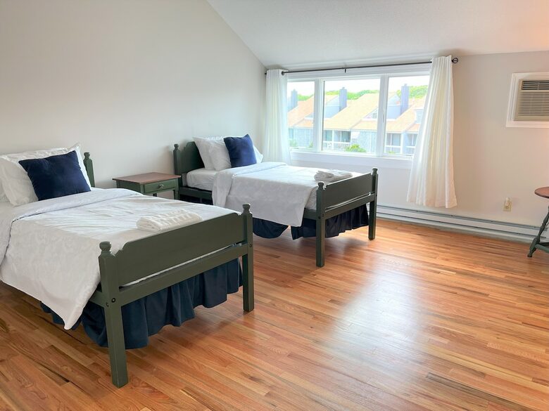 Townhouse on the Beach, Pool, Walk to Main St. - Barnstable, Massachusetts