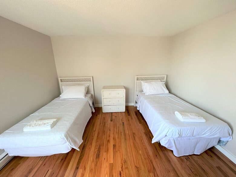 Townhouse on the Beach, Pool, Walk to Main St. - Barnstable, Massachusetts