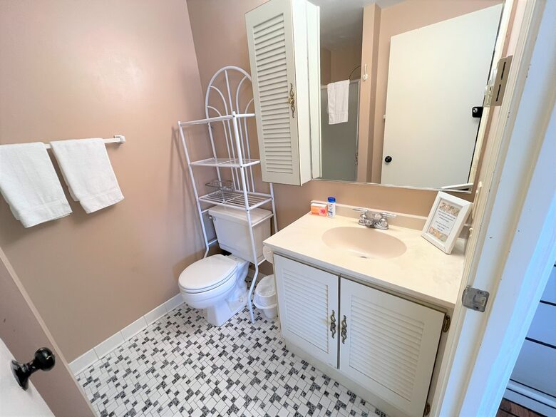 Townhouse on the Beach, Pool, Walk to Main St. - Barnstable, Massachusetts
