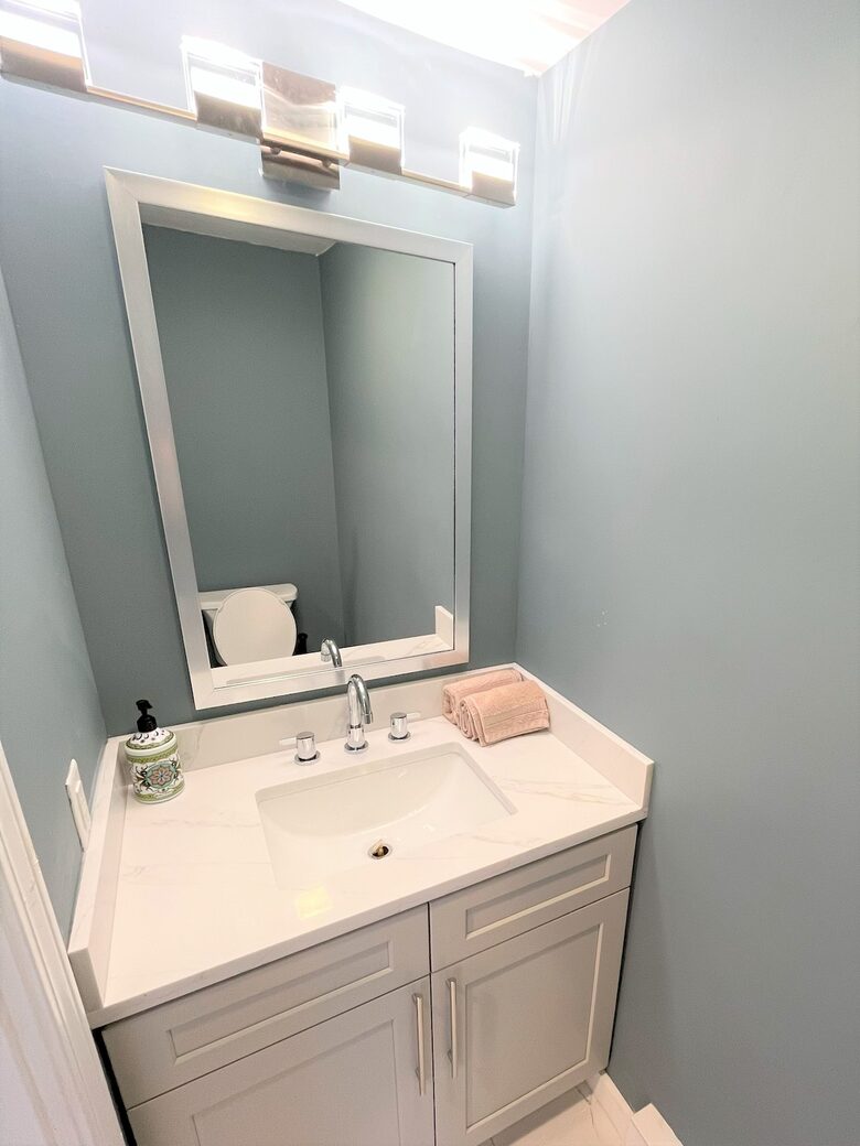 Townhouse on the Beach, Pool, Walk to Main St. - Barnstable, Massachusetts