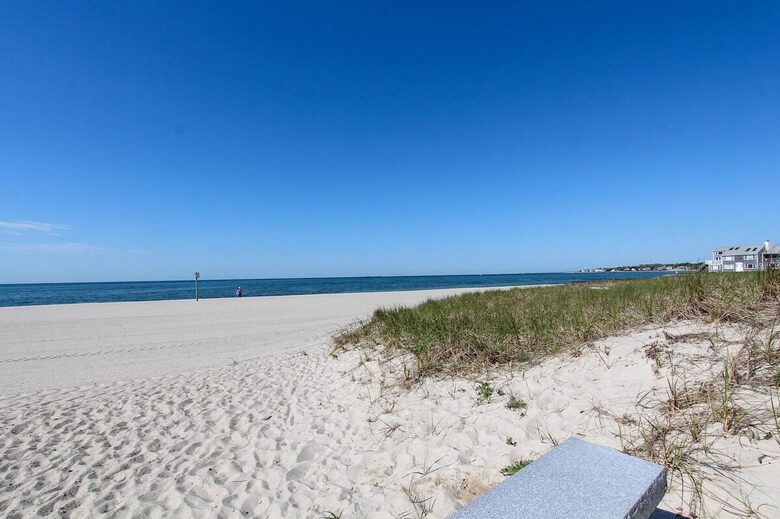 Townhouse on the Beach, Pool, Walk to Main St. - Barnstable, Massachusetts