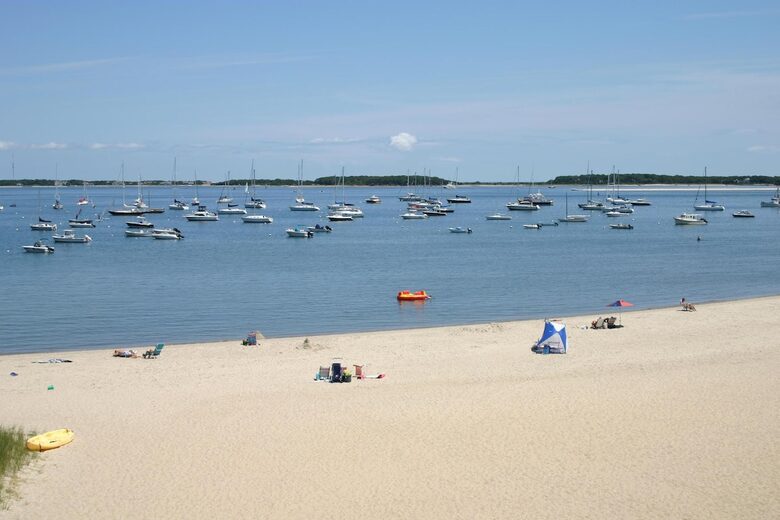 Townhouse on the Beach, Pool, Walk to Main St. - Barnstable, Massachusetts