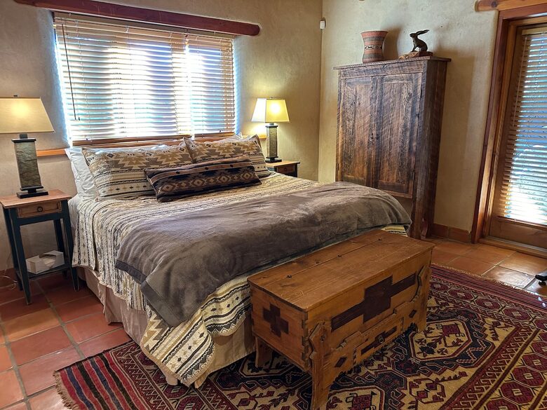 Buena Vista Adobe Hideaway | 20 minutes to Taos Ski Valley - El Prado, New Mexico