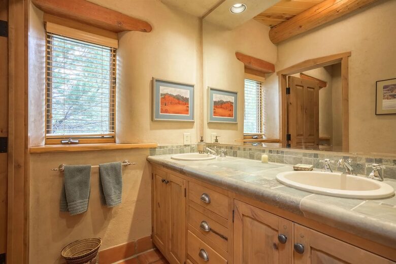 Buena Vista Adobe Hideaway | 20 minutes to Taos Ski Valley - El Prado, New Mexico