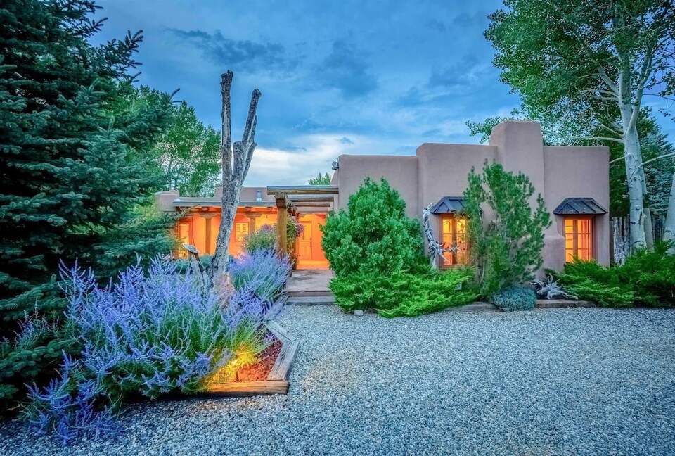 Buena Vista Adobe Hideaway | 20 minutes to Taos Ski Valley - El Prado, New Mexico