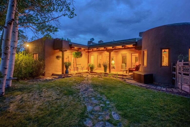 Buena Vista Adobe Hideaway | 20 minutes to Taos Ski Valley - El Prado, New Mexico