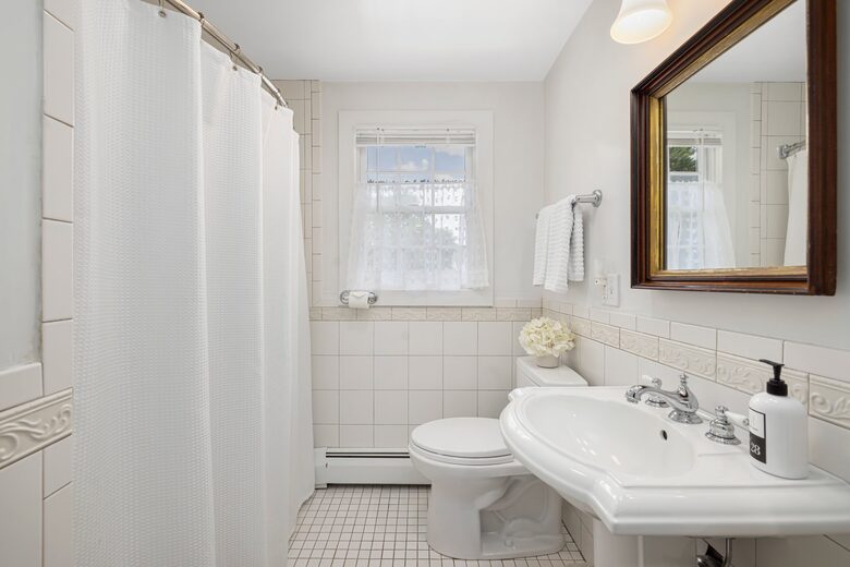 Charming Jamestown Home (across the bay from Newport) - Jamestown, Rhode Island